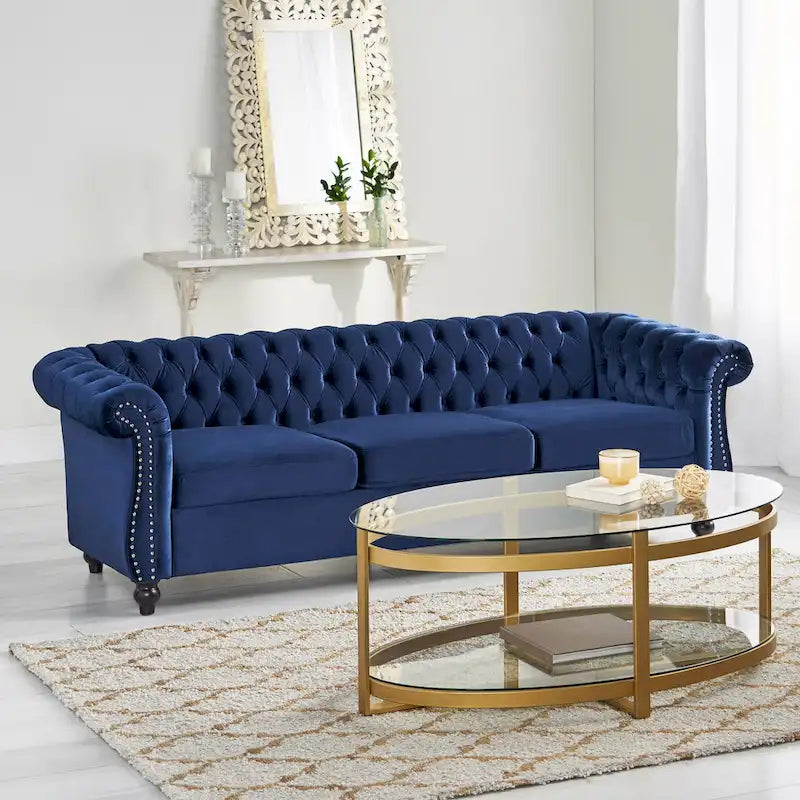 Canapé 3 places bas à dossier capitonné Chesterfield bleu avec bordure cloutée et accoudoirs volutes