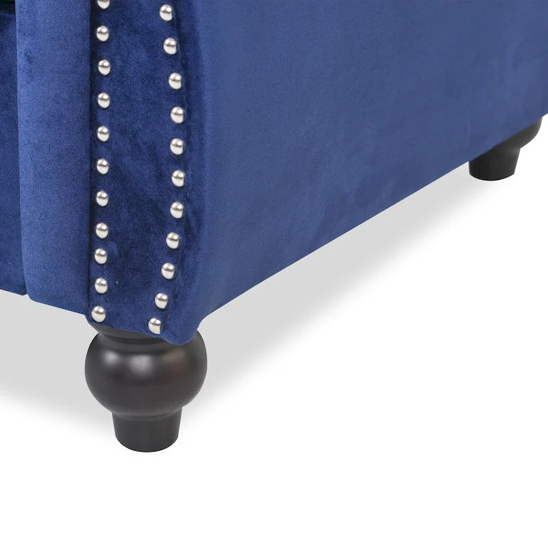 Canapé 3 places bas à dossier capitonné Chesterfield bleu avec bordure cloutée et accoudoirs volutes