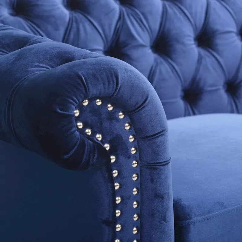 Canapé 3 places bas à dossier capitonné Chesterfield bleu avec bordure cloutée et accoudoirs volutes