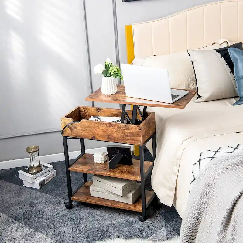 Table d'appoint marron à plateau relevable avec station de charge cachée, étagères de rangement et roulettes – Plateau en MDF