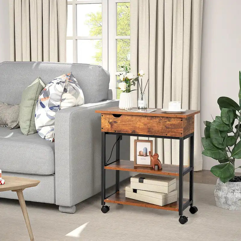 Table d'appoint marron à plateau relevable avec station de charge cachée, étagères de rangement et roulettes – Plateau en MDF