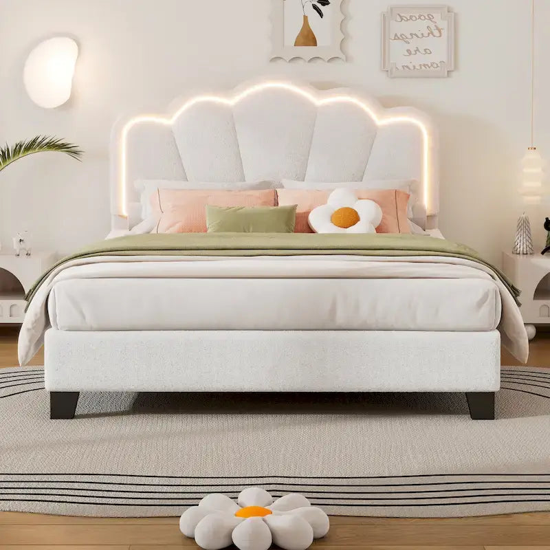 Lit plateforme capitonné en Sherpa blanc avec fleurs, lumières LED et tête de lit réglable