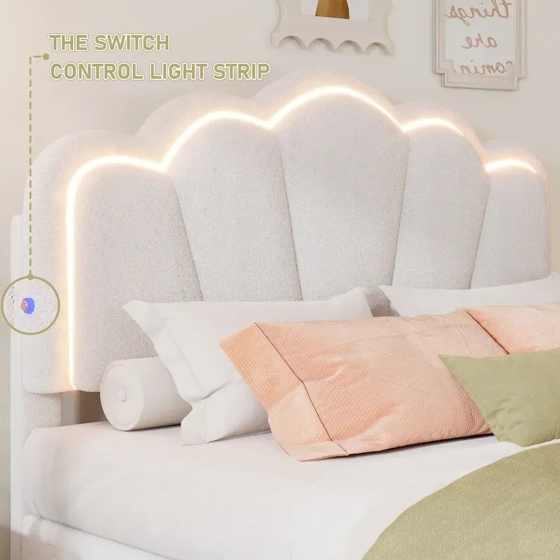 Lit plateforme capitonné en Sherpa blanc avec fleurs, lumières LED et tête de lit réglable