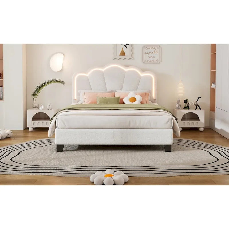 Lit plateforme capitonné en Sherpa blanc avec fleurs, lumières LED et tête de lit réglable