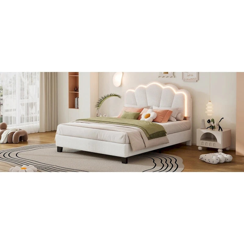 Lit plateforme capitonné en Sherpa blanc avec fleurs, lumières LED et tête de lit réglable
