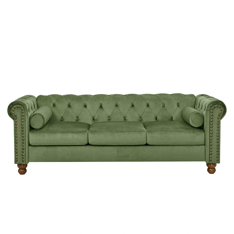 Canapé 3 places Chesterfield en velours vert capitonné avec accoudoirs volutes et pieds tournés