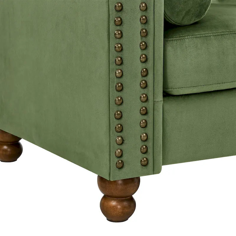 Canapé 3 places Chesterfield en velours vert capitonné avec accoudoirs volutes et pieds tournés