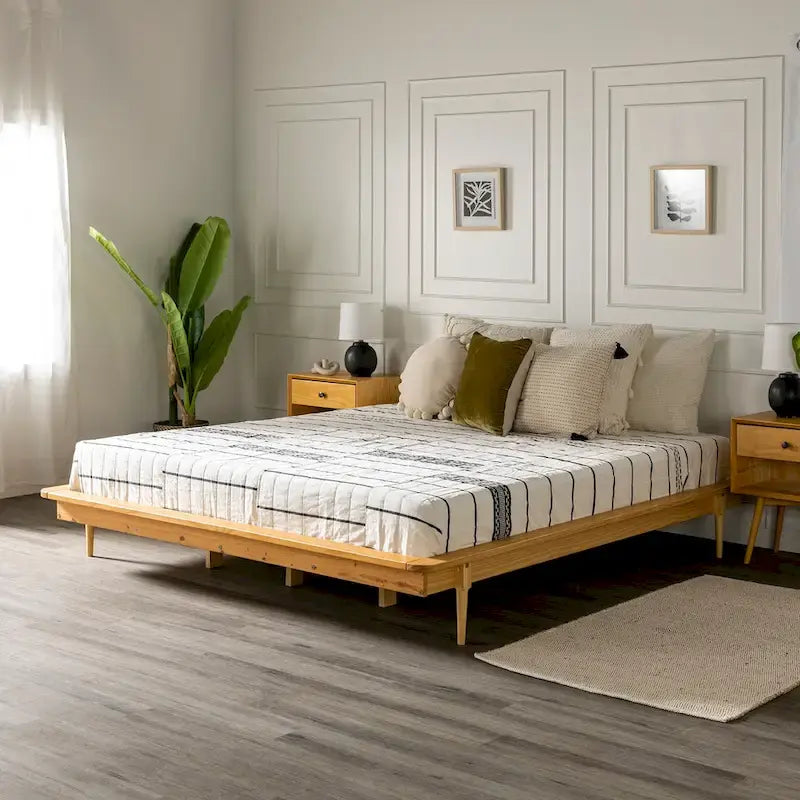 Lit plateforme King en pin massif avec pieds effilés, couleur caramel, noyer, blanc, chêne clair – 1 personne