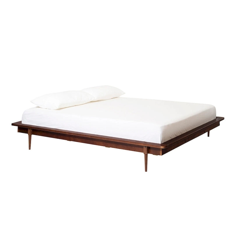 Lit plateforme King en pin massif avec pieds effilés, couleur caramel, noyer, blanc, chêne clair – 1 personne