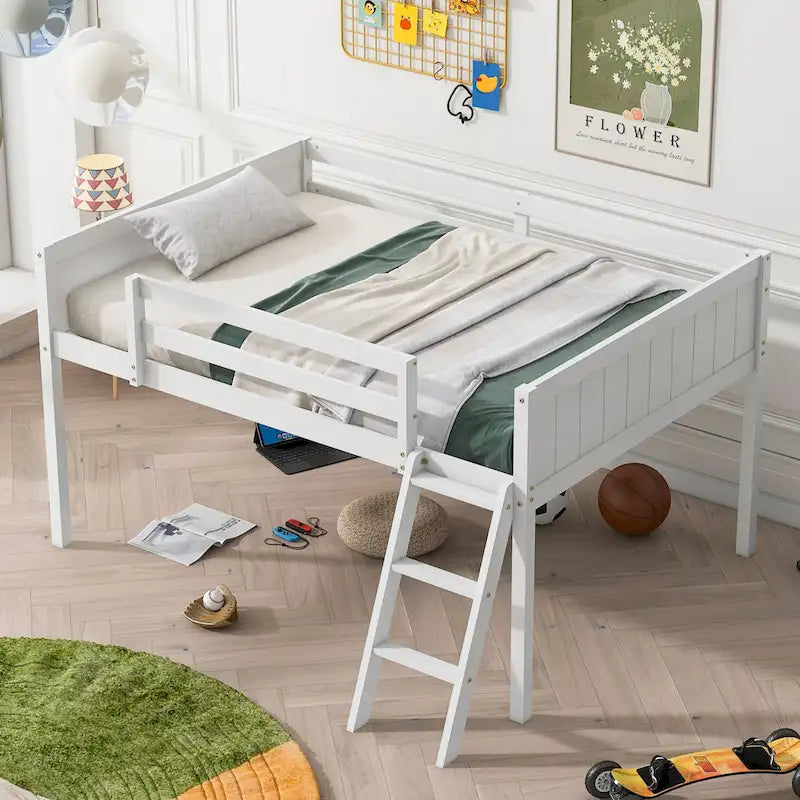Lit mi-hauteur pleine taille blanc/gris avec échelle convertible et balustrades sur toute la longueur