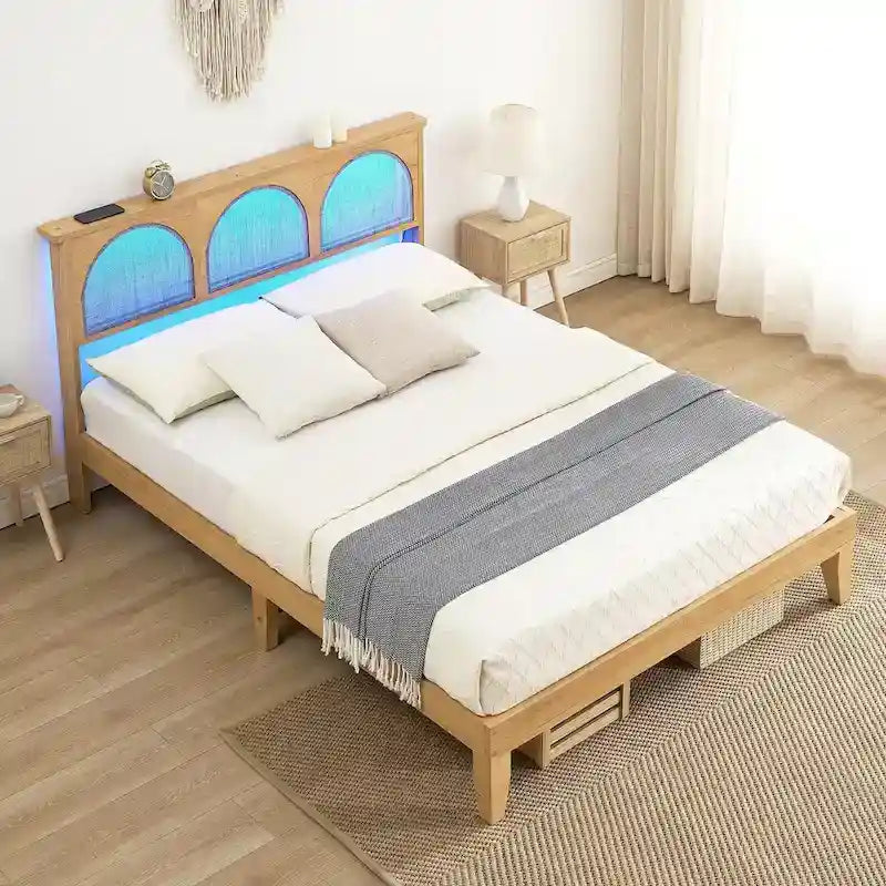 Cadre de lit beige Bohème en rotin naturel avec bande lumineuse LED et rangement chevet – Lit double / Queen