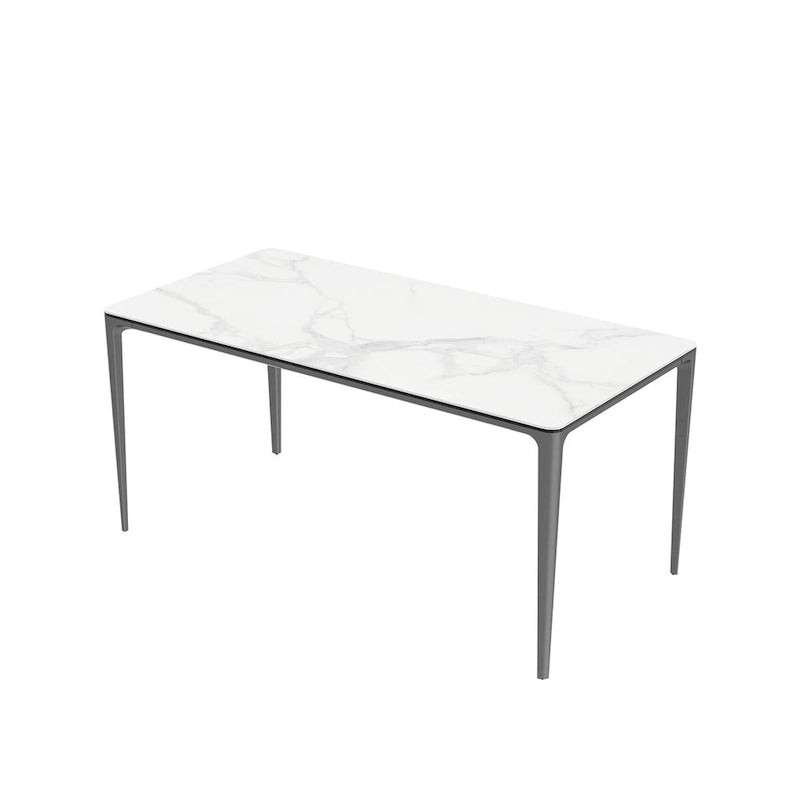 Table à manger rectangulaire en pierre frittée gris carbone et blanche et verre trempé avec pieds en aluminium – 6 places